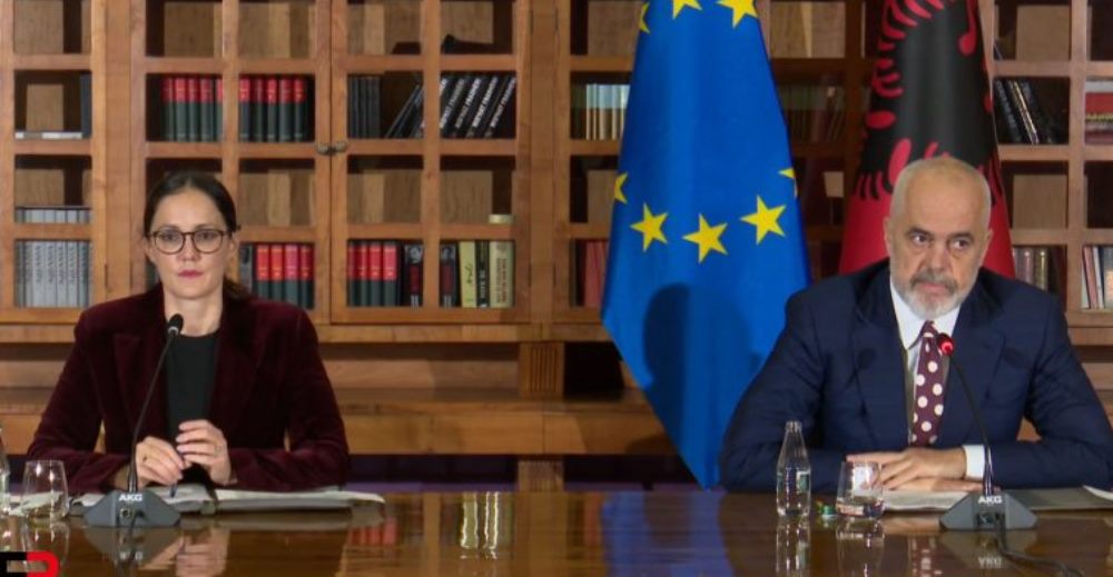 Rama fton qytetaret te investojne ne bono thesari dhe obligacione